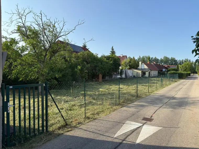 Ruhig, zentral, provisionsfrei - Baugrund mit Altbestand zu verkaufen