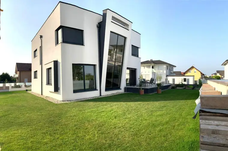Design-Einfamilienhaus mit gehobener Ausstattung in 2441 Mitterndorf: 198 m², 4 Zimmer, neuwertig, Garten, Garage u.v.m.
