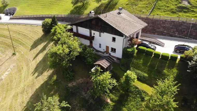Großzügiges, gemütliches Haus mit unverbauter Aussicht – viel Platz und Potenzial!
