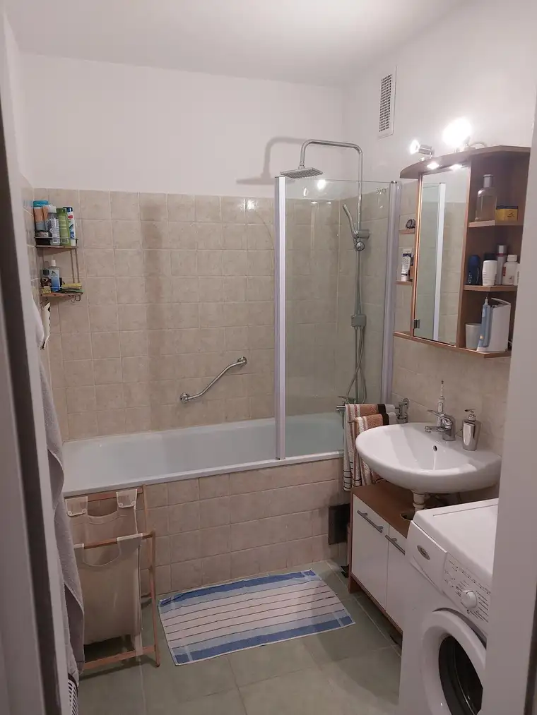 HELLE und GERÄUMIGE 3-Zimmer Eigentumswohnung 