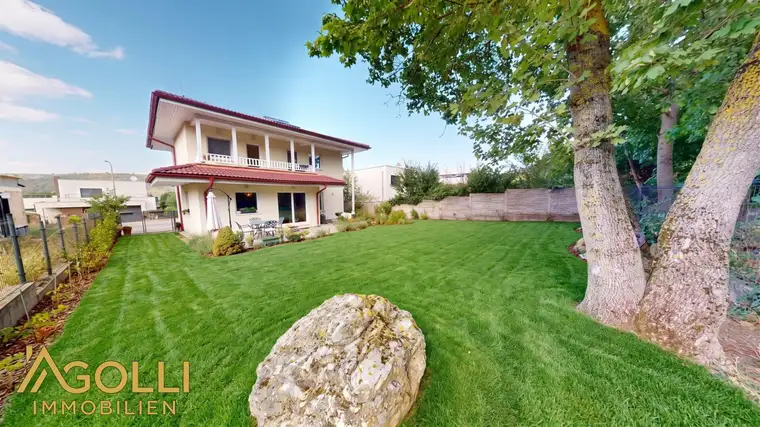 Großzügiges Einfamilienhaus mit Garage, Garten &amp; viel Platz für die Familie