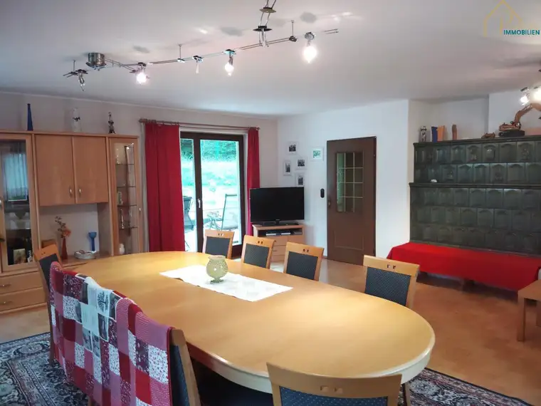 großzügiges Mehrfamilienhaus mit Einliegerwohnung und großem Garten