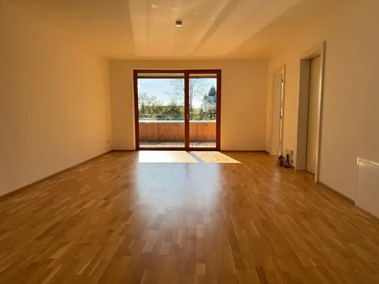 Helle 3-Zi-Wohnung mit Loggia