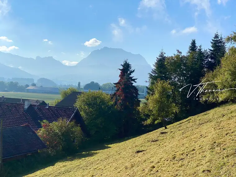 Bauen mit Aussicht: Sonniges Grundstück mit Traunsteinblick