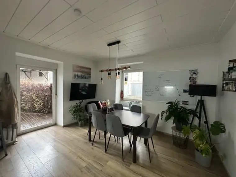 Repräsentatives Büro auf zwei Ebenen mit Lager und Parkplätzen in der Puntigamer Straße 24, 8041 Graz