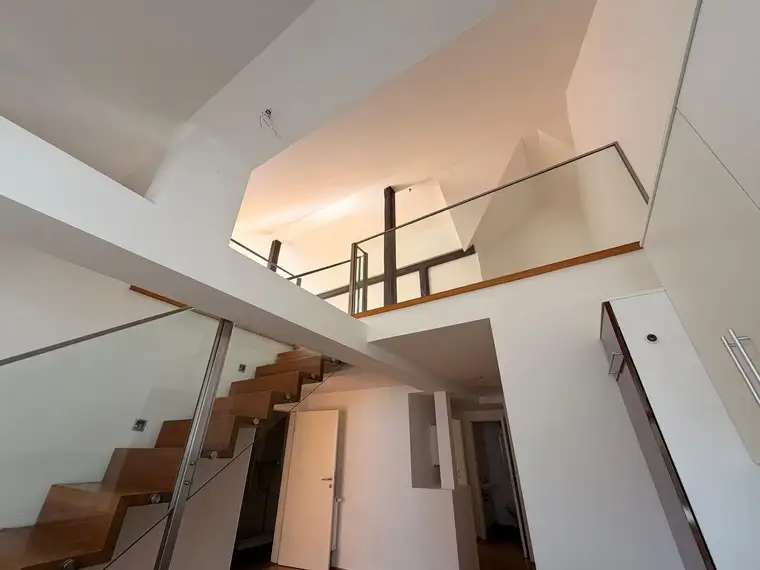 Wunderschöne, helle Dachgeschosswohnung im Herzen von Graz zu vermieten