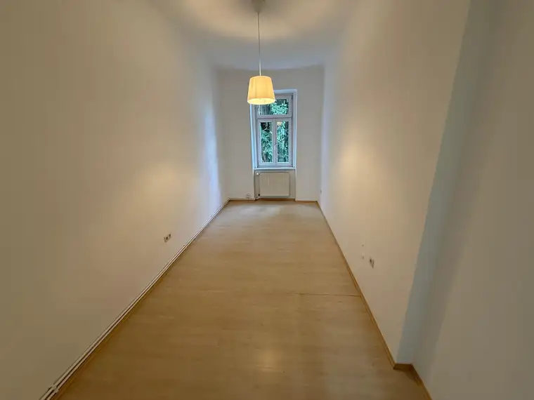 Renovierte 3-Zimmer Wohnung mit Einbauküche und Parkett Nahe Fröbelpark zu vermieten