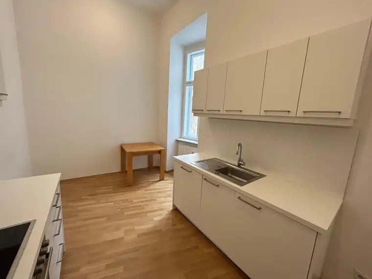 Emma Kiss, Qubus Immobilien GmbH