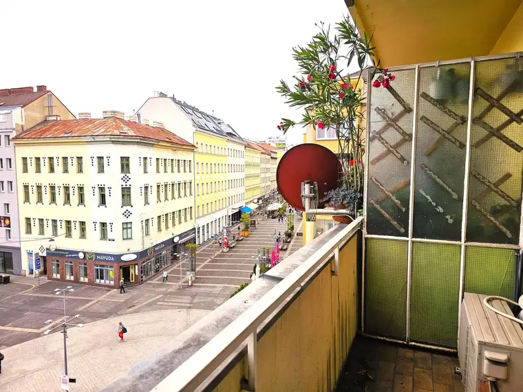 Südtirolerplatz - 2-Balkone gute Raumstruktur – uneinsehbar, sanierungsbedürftig!