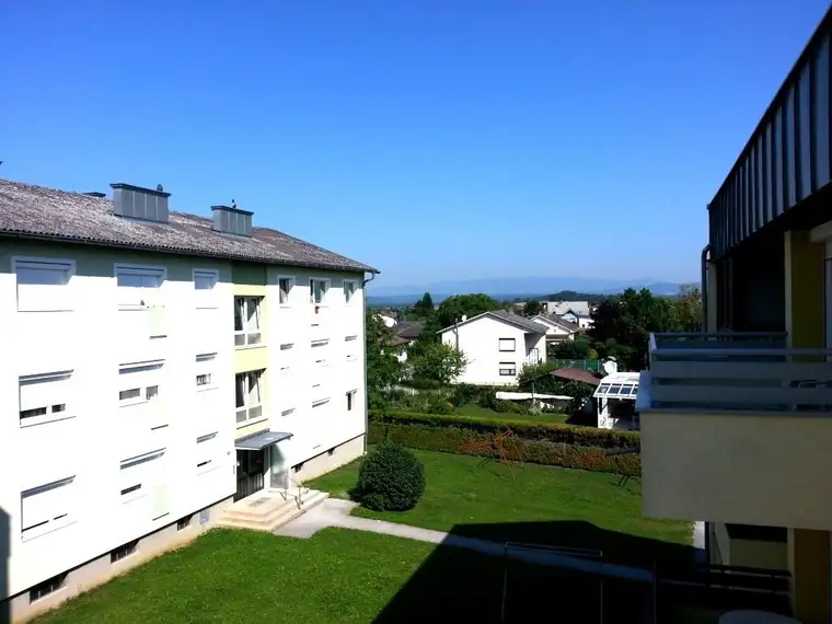 Wunderbar hell, grün und ruhig – mit 2 Balkone und Garage!