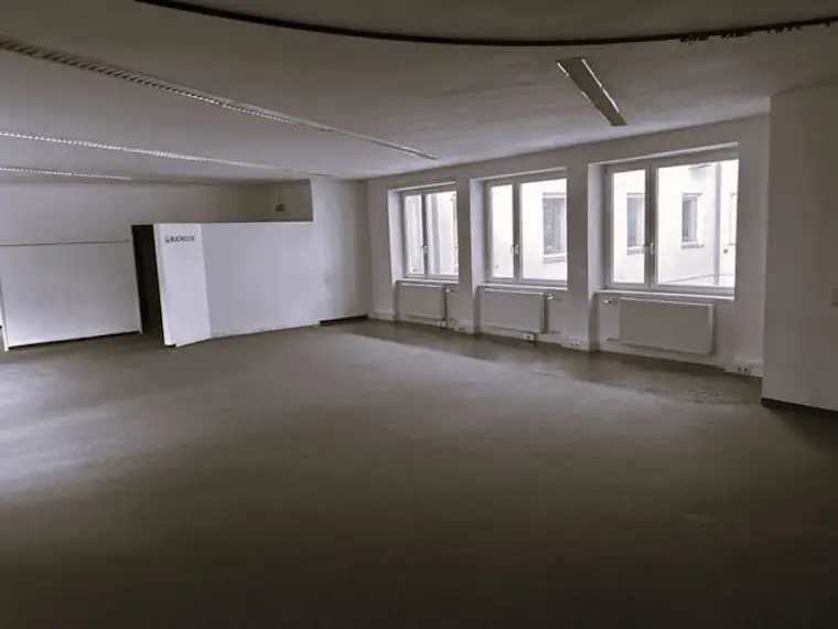 Büro / Studio I Atelier , Mitten im Vierten
