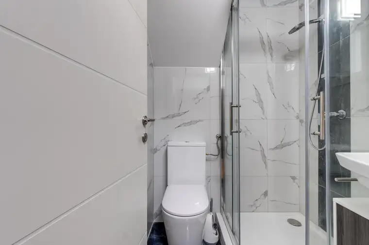 PRIVATVERKAUF! Top-renovierte-1-Zimmer-Wohnung!