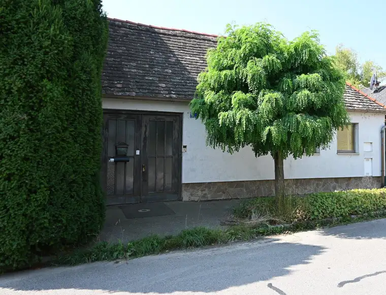 R E S E R V I E R T - Großes Grundstück, großes Potenzial: Sanierungsbedürftiges Haus in Unterretzbach