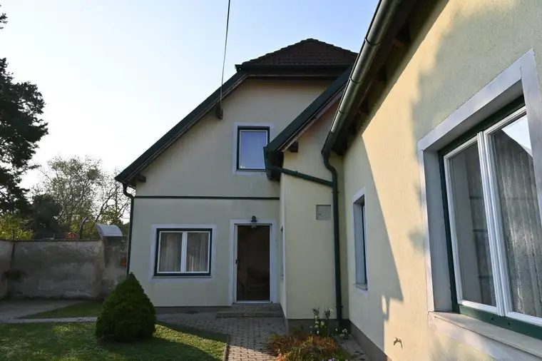 Naturnahes Wohnen: Einfamilienhaus in den Retzer Weinbergen mit Garten