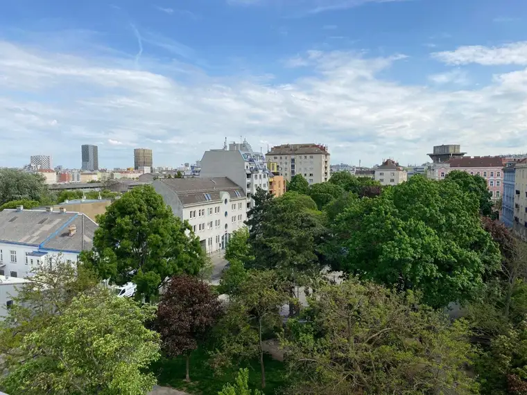 R E S E R V I E R T - Südseitiger Balkon mit Parkblick von allen Zimmern