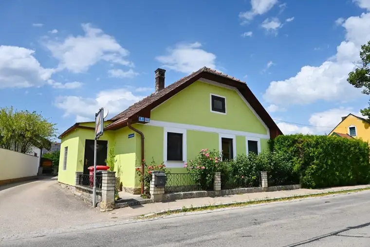 Gemütlich wohnen nahe Retz: Häuschen mit Garten, Keller und Schuppen in Mitterretzbach
