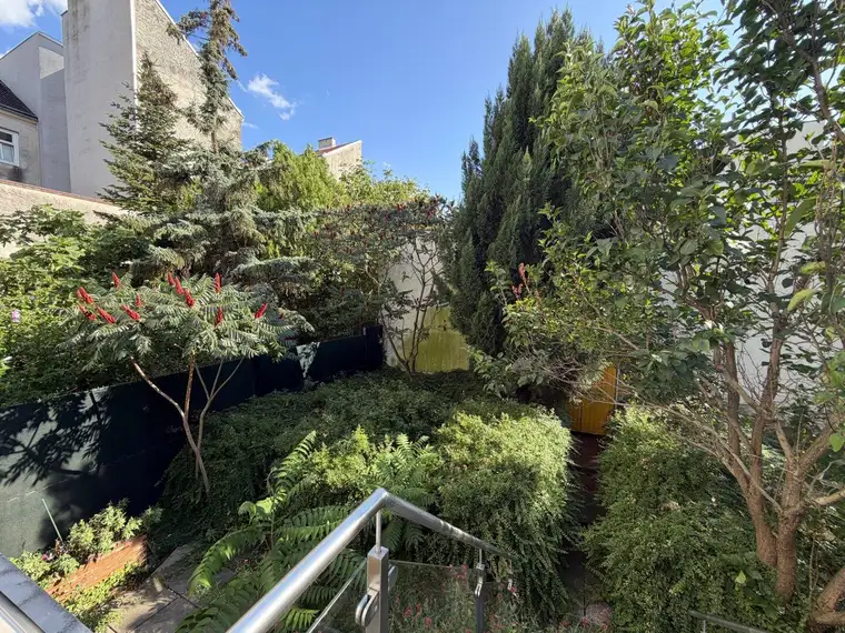 Wohntraum in Hernals / Beg.Dornbach: Großzügige Eigentumswohnung mit Terrassen, Garten &amp; zwei Garagenplätzen
