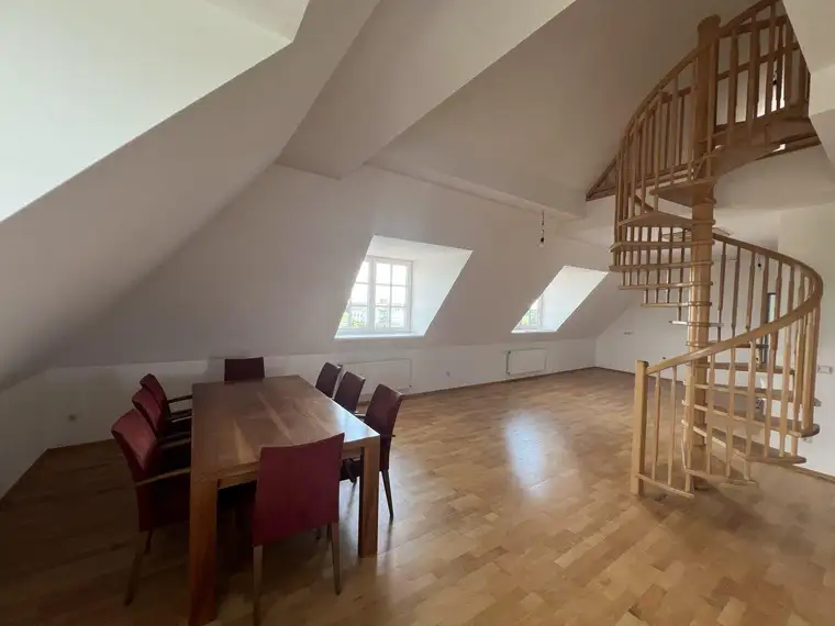 Klimatisiertes Dachgeschoss - 3-Zimmer - Lift vorhanden! Ohne Finanzierungsbeitrag!