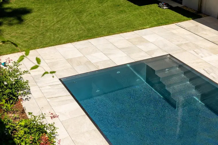 Luxus-Garten-Apartment mit beheizbarem Edelstahlpool in Neustift am Walde