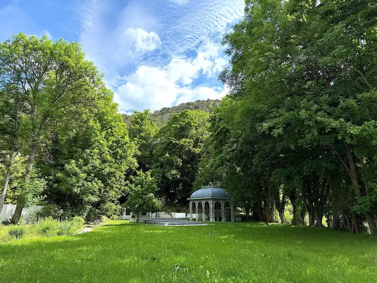 Zeitlose Eleganz trifft moderne Technik - Erstbezug Traumvilla mit Pool und Gartenidylle