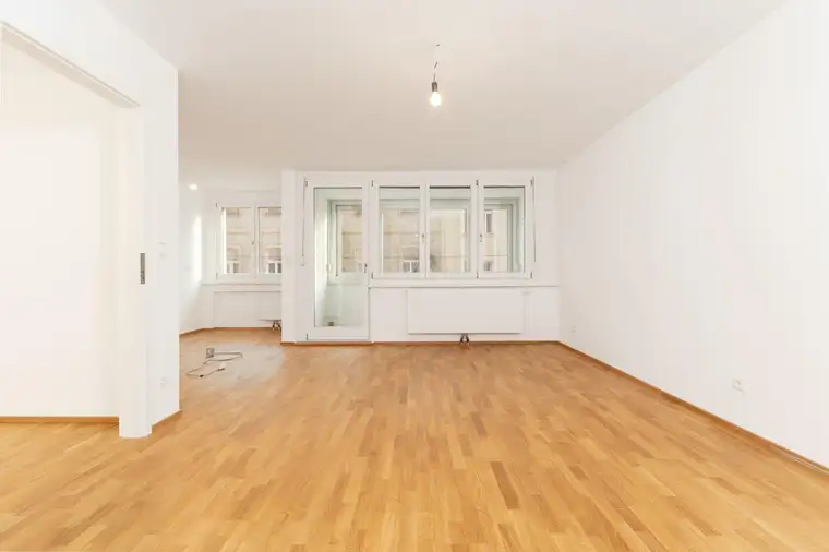 Generalsaniert und offen geplant: 3 Zimmer mit verglaster Loggia in Währing