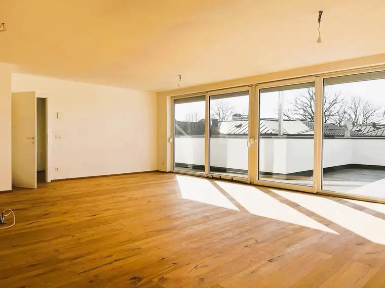 Zeitlose Dachterrassen-Wohnung mit Großstadtflair im Zentrum von Oberndorf