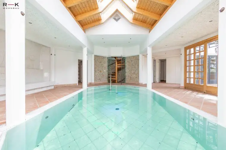 Luxuriös wohnen mit Wellnessbereich und Pool in Elsbethen