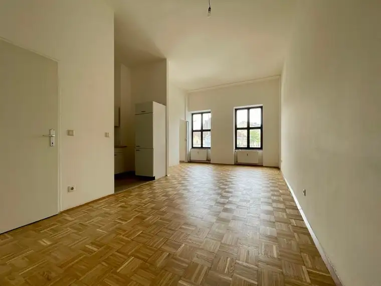 Cheap apartement in the center of Graz! Günstige Innenstadt-Wohung in saniertem Zustand! Böden neu versiegelt!