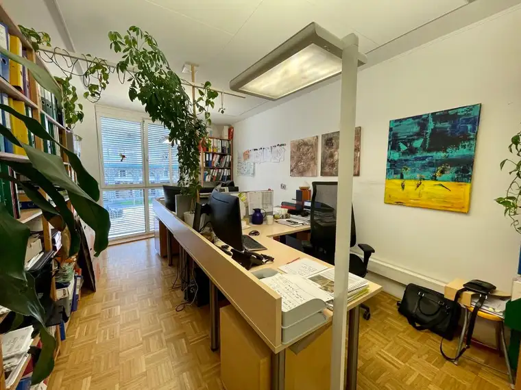 Vermietete 2-Zimmer-Wohnung mit Tiefgaragen-Stellplatz und Balkon in zentraler Lage in Jakomini!