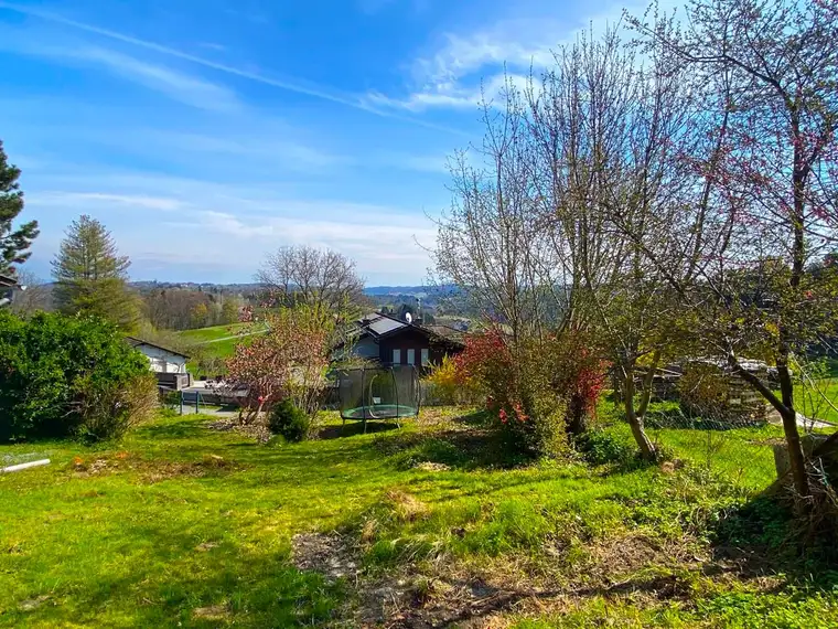 Schönes ca. 1.000 m² großes Grundstück, leichte Hanglage, Nähe Fernitz - Widmung WR 0,2 - 0,4!