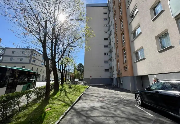 Gepflegte 2,5 Zimmer Wohnung mit Loggia in der Plüddemanngasse - verfügbar ab JULI 25!