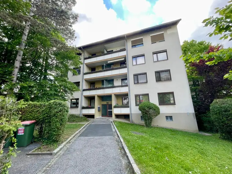 Schöne und geräumige Wohnung 2.OG ca. 120 m² - WG geeignet! Verfügbar und zu besichtigen ab 1. Juli!