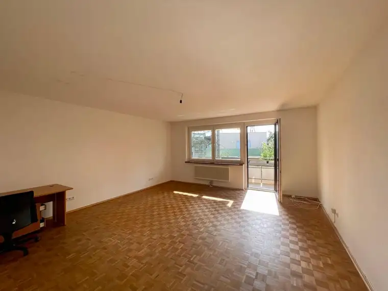 Schöne und geräumige Wohnung 2.OG ca. 120 m² - WG geeignet! Verfügbar und zu besichtigen ab 31.Juli!