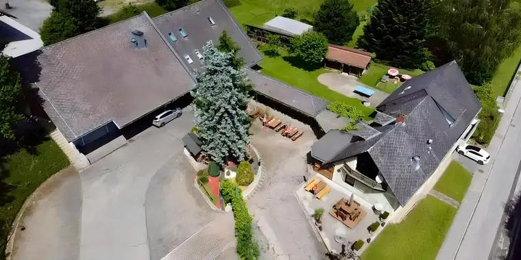 Bauprojekt: Bis zu 12 Wohnungen nach Umbau bzw. Sanierung möglich - vier Wohnungen sofort nutzbar!