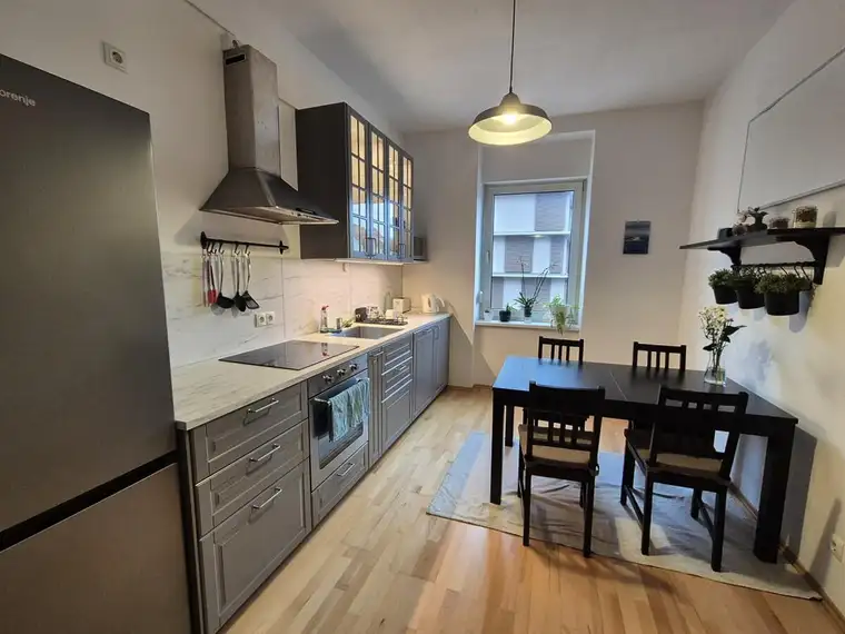 Sanierte, WG-geeignete Wohnung mit hochwertiger Einbauküche am Eggenberger Gürtel in Graz!