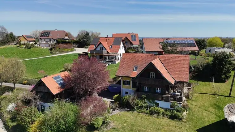 Charmantes Einfamilienhaus mit Gästehaus in der idyllischen Südsteiermark!