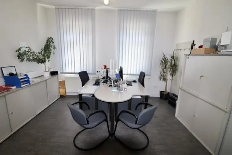 GLEISDORF Büro zu vermieten: TOP-Standort mit ca. 236,81 m² Fläche! Kundenfreundlich mit Parkplätzen!