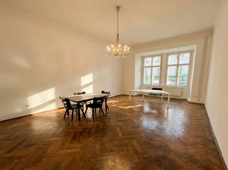 Großzügig wohnen in UNI- und LKH-Nähe – 5 Zimmer mit ca. 142 m²!
