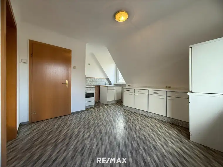 *** Top Preis! 46 m² 2-Zimmer-Wohnung mit Pellets-ZH in sanierten Wohnhaus ***