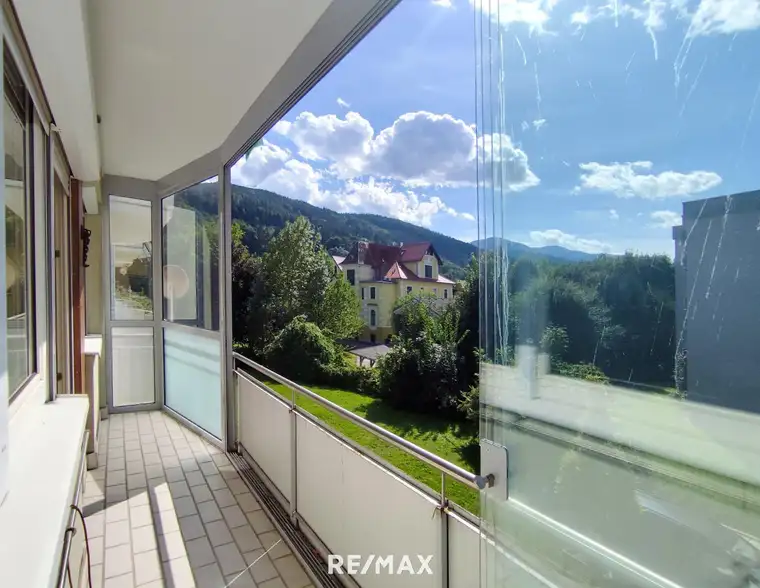 *** 63,5m² - 3 Zimmer Juwel, saniert, im Zentrum Bruck/Mur, teilmöbliert mit Parkplatz und verglasten Balkon ***