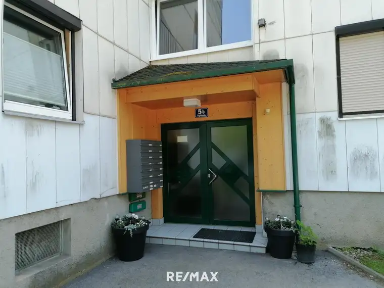 Wohnung mit Sanierungsbedarf – 74 m² Wohnfläche + Loggia und Kellerabteil