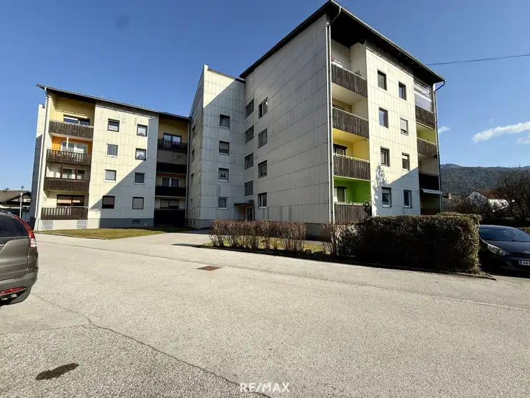 *** Helle Erdgeschosswohnung mit Balkon, 2 Schlafzimmern &amp; viel Potenzial in Langenwang ***