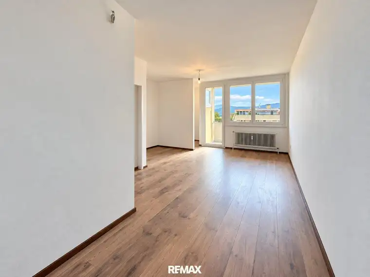 **** Teilsanierte 35,7-m² ruhige Stadtwohnung im 5.OG mit Loggia, Parkplatz und Keller – ideal für Singles, Graz-Pendler und Anleger ****