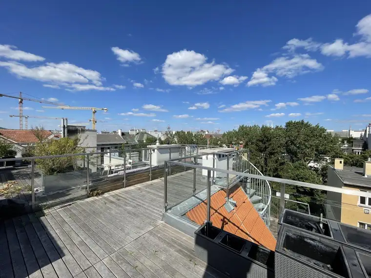 ZENTRALE DG-MAISONETTE MIT 2 TERRASSEN + KAMIN