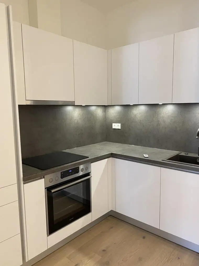MODERNE WOHNUNG IN EINER WOHLFÜHLREGION