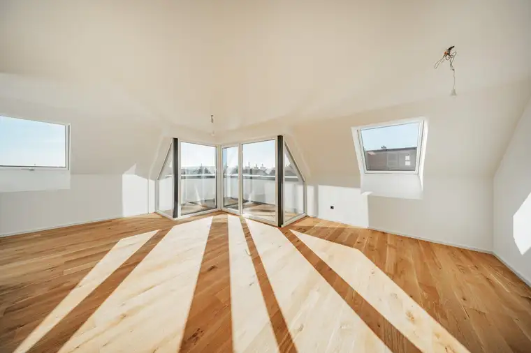 LUXURIÖSE DACHGESCHOSSWOHNUNG MIT TRAUMHAFTEM PANORAMABLICK