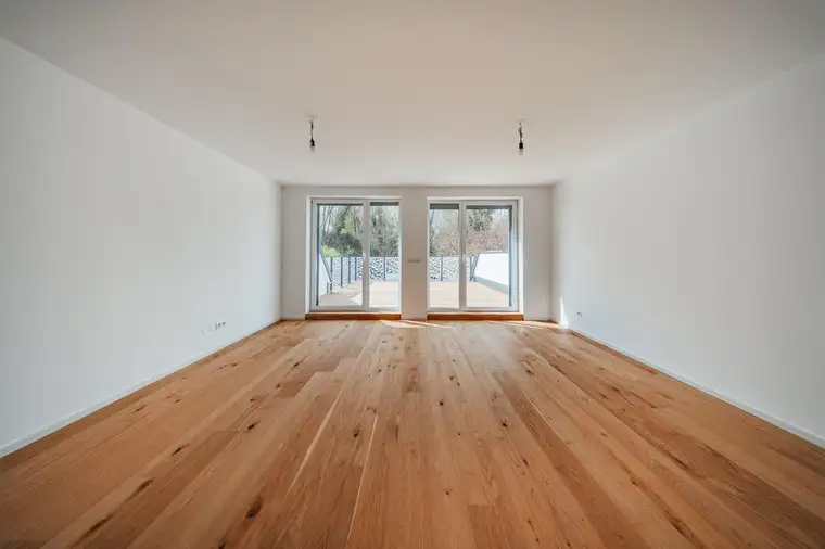 LICHTDURCHFLUTETE 3-ZIMMER-WOHNUNG MIT TERRASSE