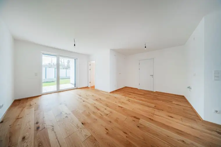 ERSTBEZUG 3-ZIMMER-WOHNUNG MIT LOGGIA &amp; GARTEN