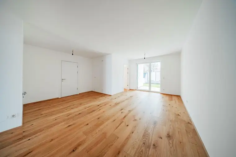 STILVOLL WOHNEN IM GRÜNEN - 3-ZIMMER-WOHNUNG MIT LOGGIA &amp; GARTEN