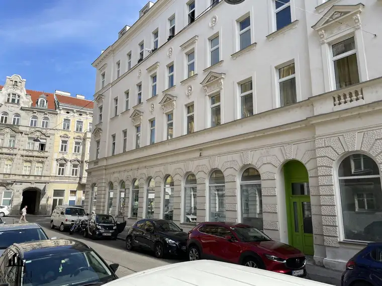 Großes Geschäftslokal in top Lage!!